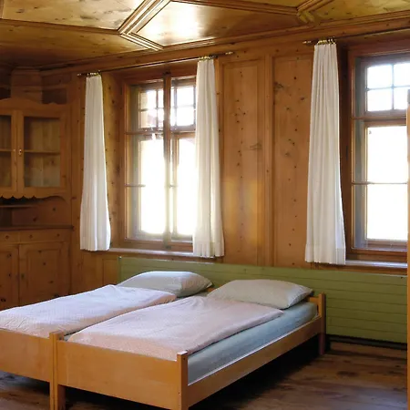 Sta-maria Youth Hostel *